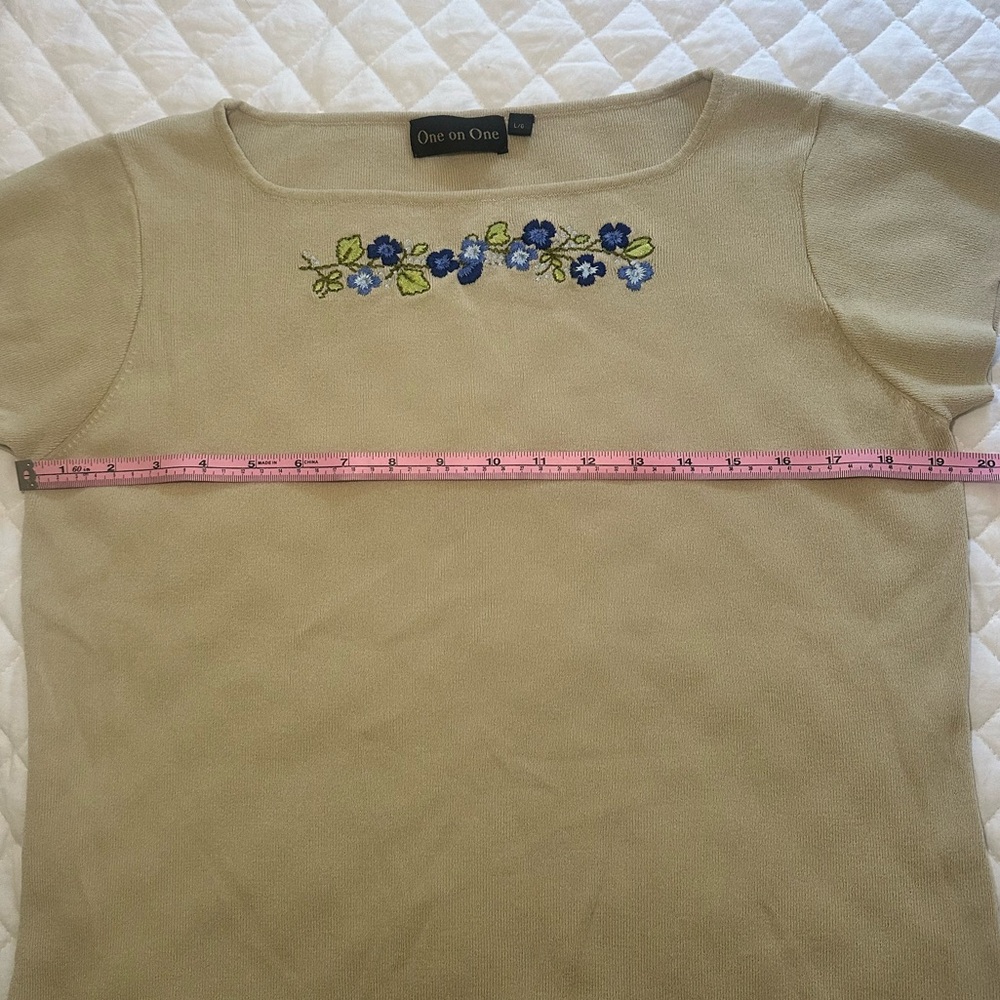 Vintage Beige Short Sleeve Sweater with Blue Embroidered Flowers (Size L) - Picture 6 of 8